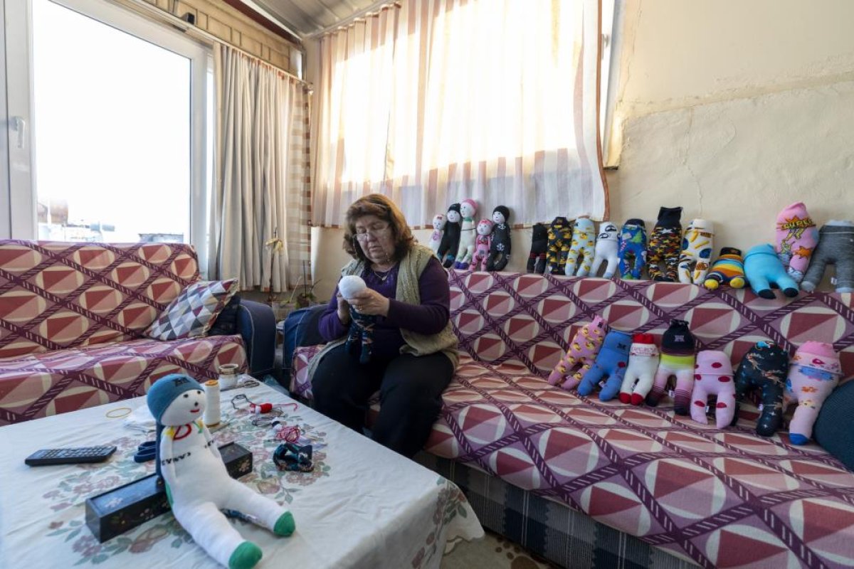 Mersin’de Kadınlar Evlerinde Çoraptan Oyuncak Üretiyor