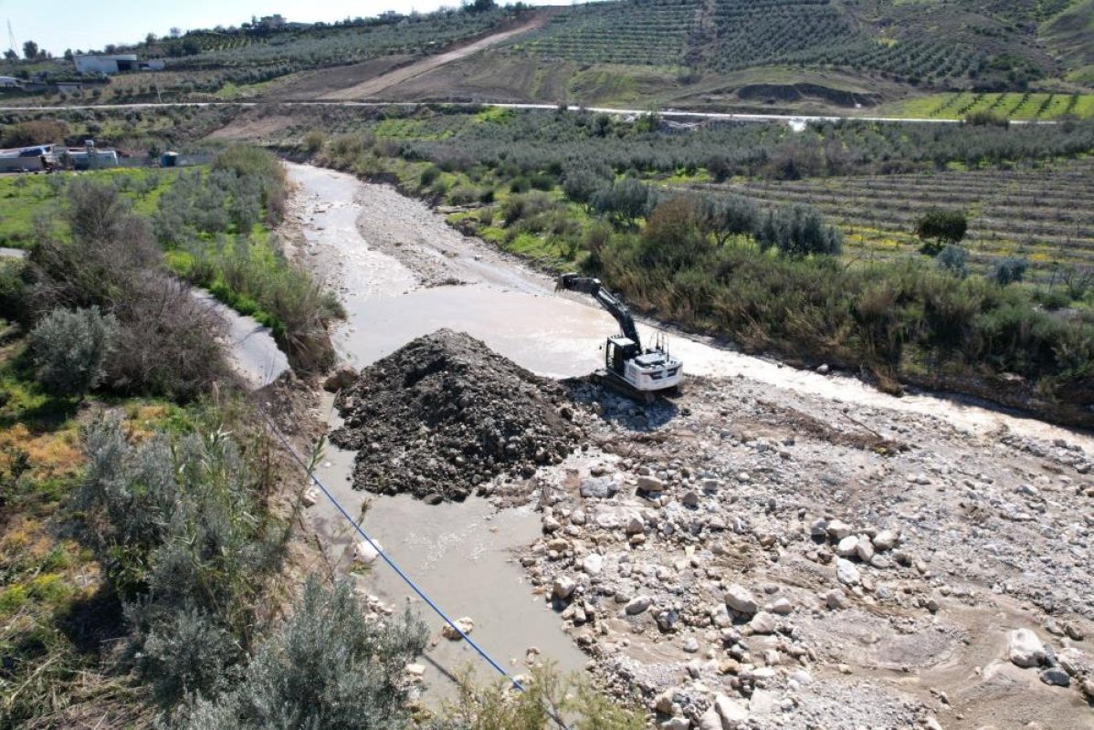 Akdeniz Belediyesi Taşkın Önlemleri İçin Çalışıyor