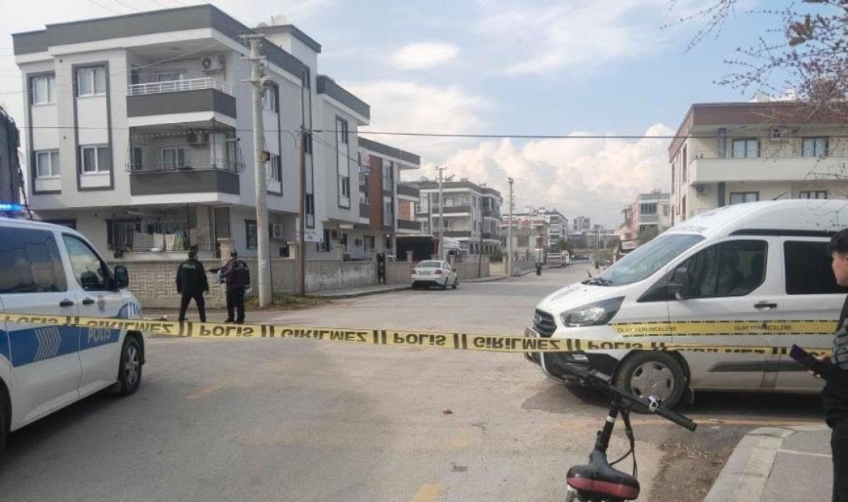 Mersin'de Uzaklaştırma Kararını Kaldırttığı Kocası Tarafından Bıçaklanan Kadın Yaralandı