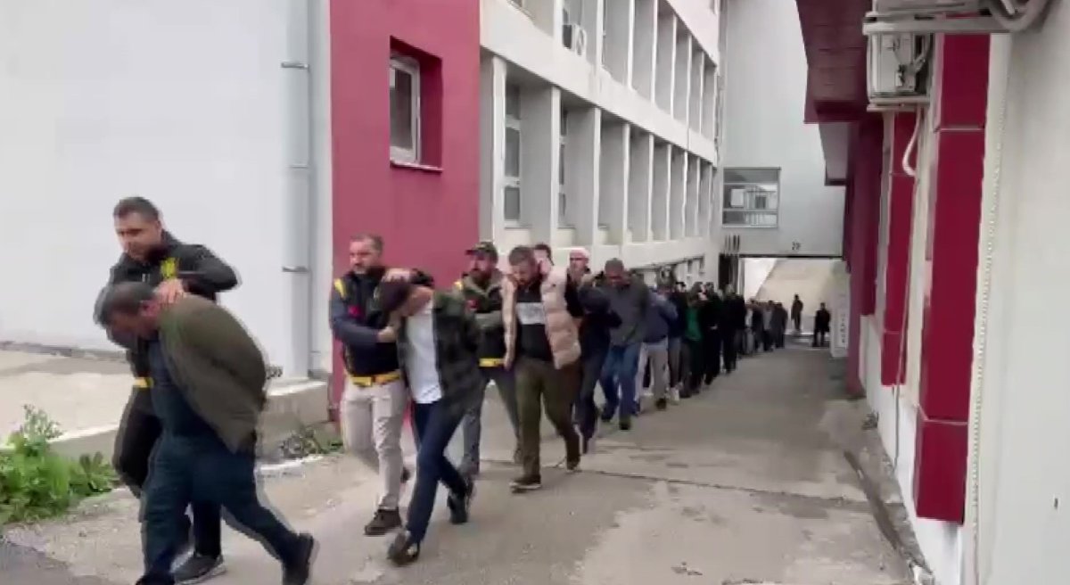 Depremde Ağır Hasar Gören Araçları 'Change' Yapan Çeteye Operasyon: 22 Tutuklama
