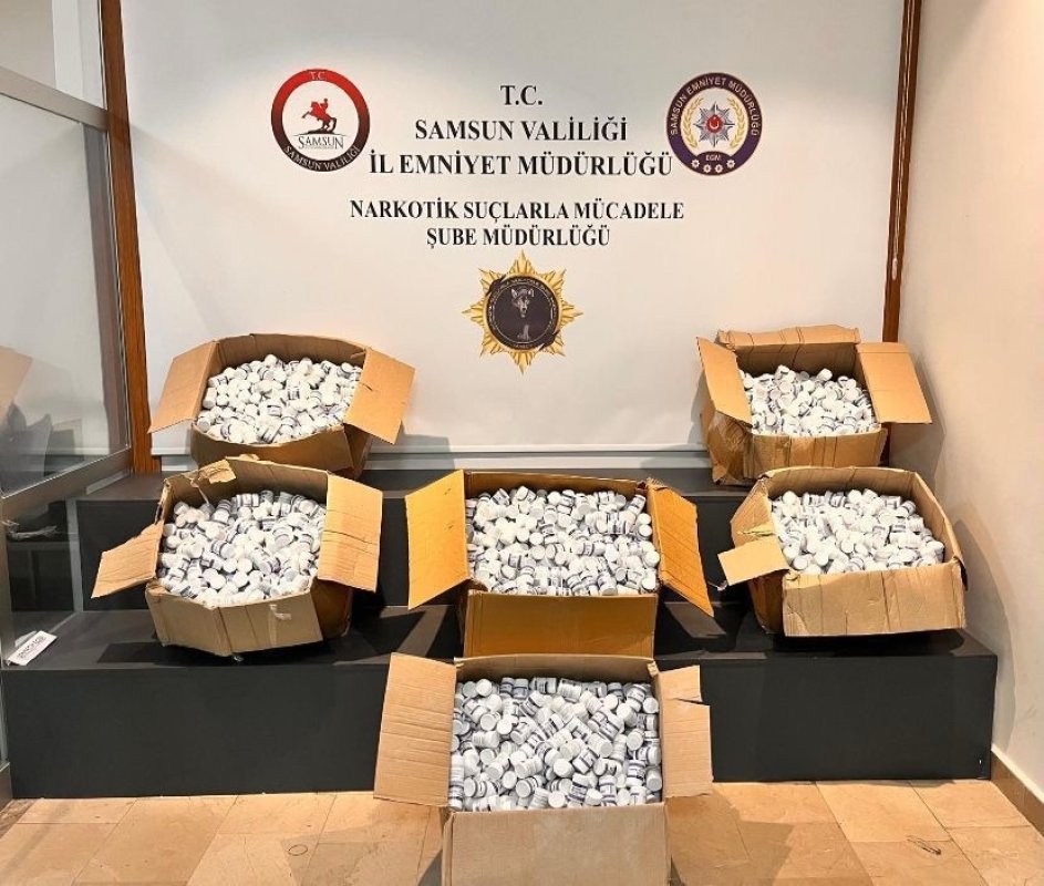Samsun'da Kiralık Araçtan 225 Bin Uyuşturucu Hap Çıktı