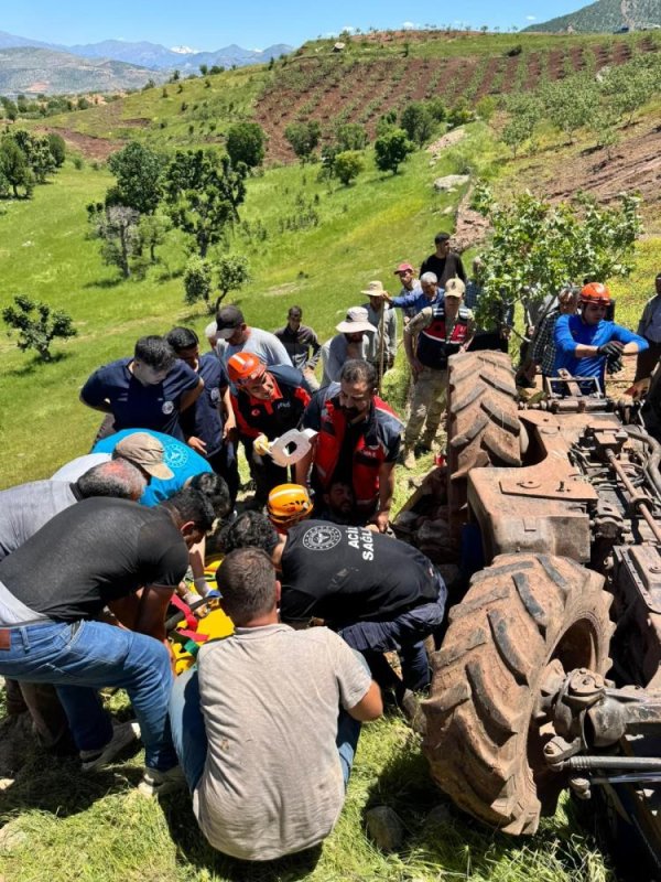 Siirt'te Traktörün Altında Kalan Sürücü Ağır Yaralandı