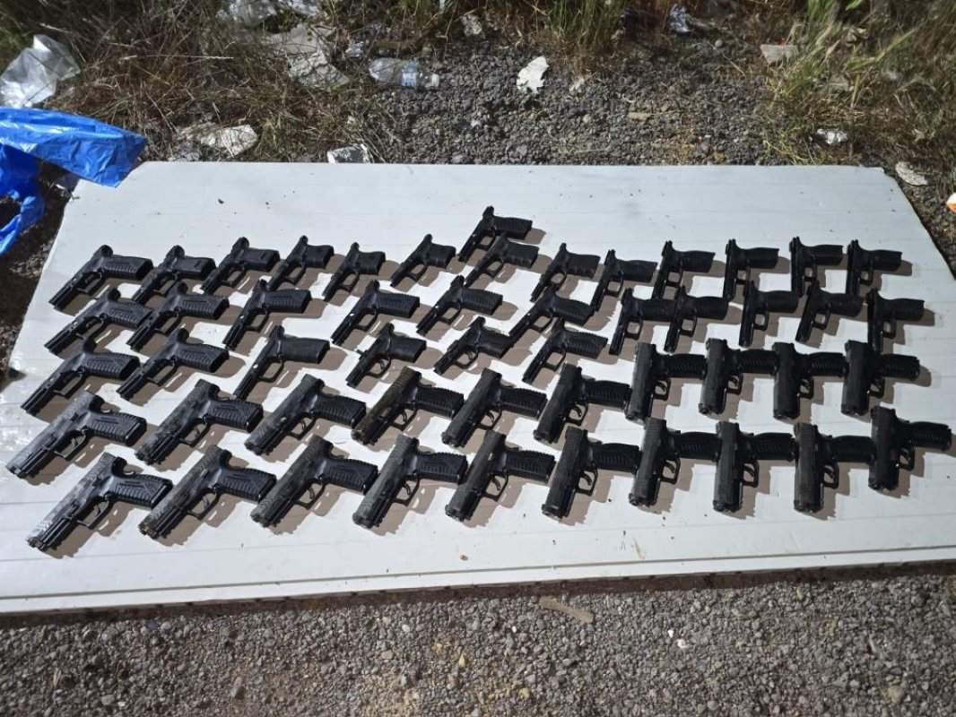 Tuzla'da Toprağa Gömülü Kompresör Tankında 20 Silah Ele Geçirildi