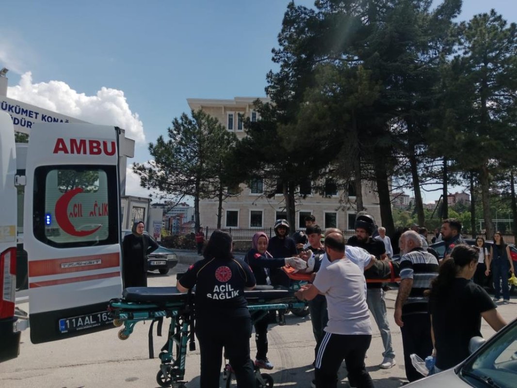 Bilecik'te Otomobilin Çarptığı Yaya Yaralandı