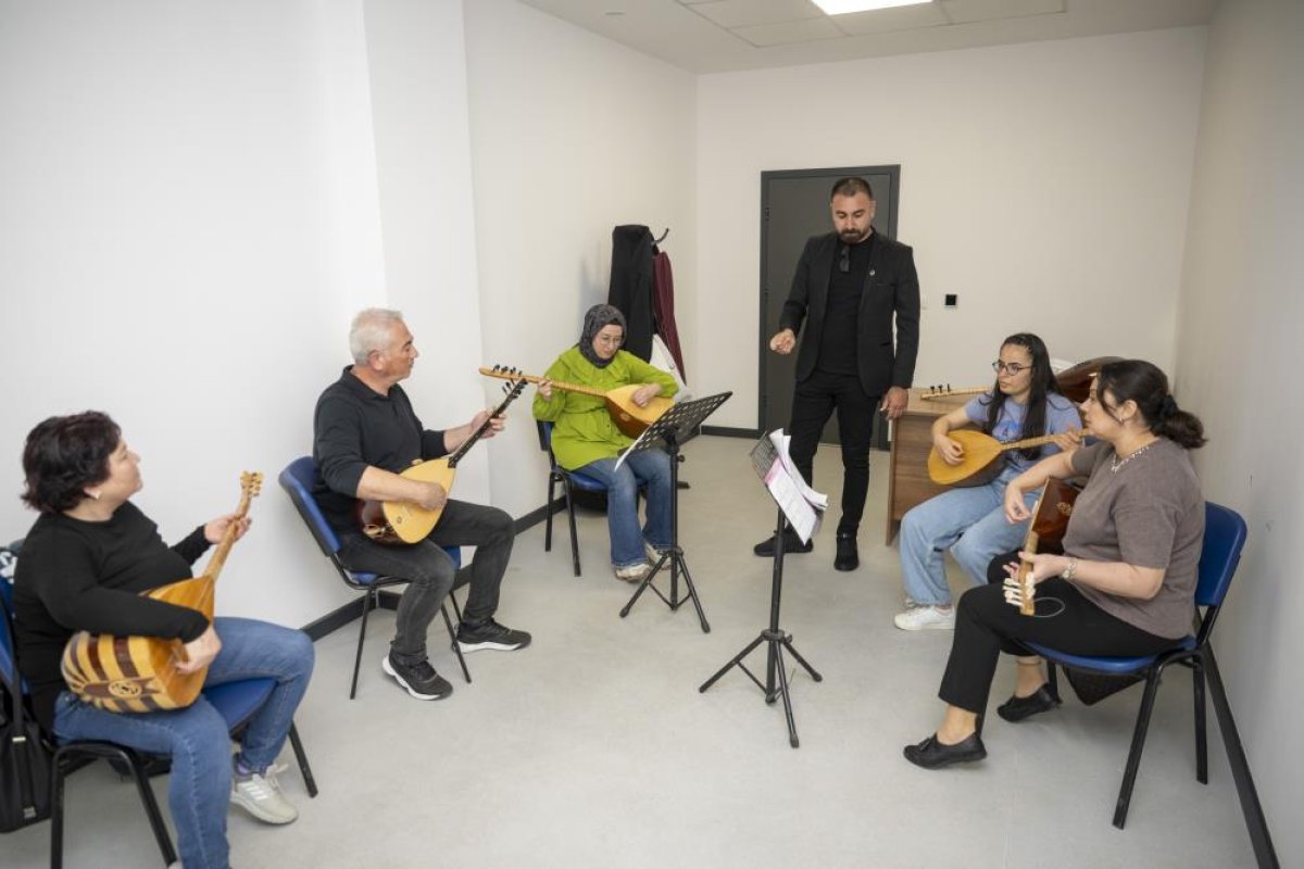 Mersin’de Ücretsiz Müzik Kurslarında Sezon Sona Eriyor
