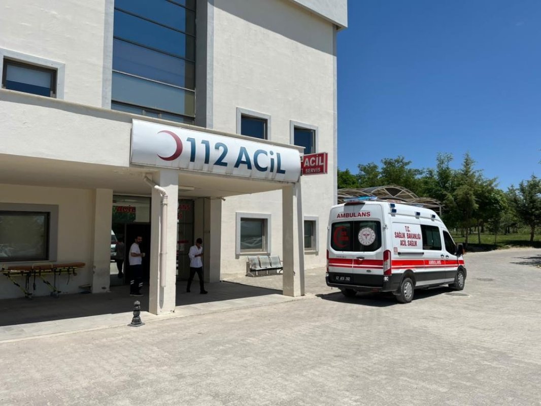 Besni'de Otomobil Şarampole Yuvarlandı: 2 Yaralı
