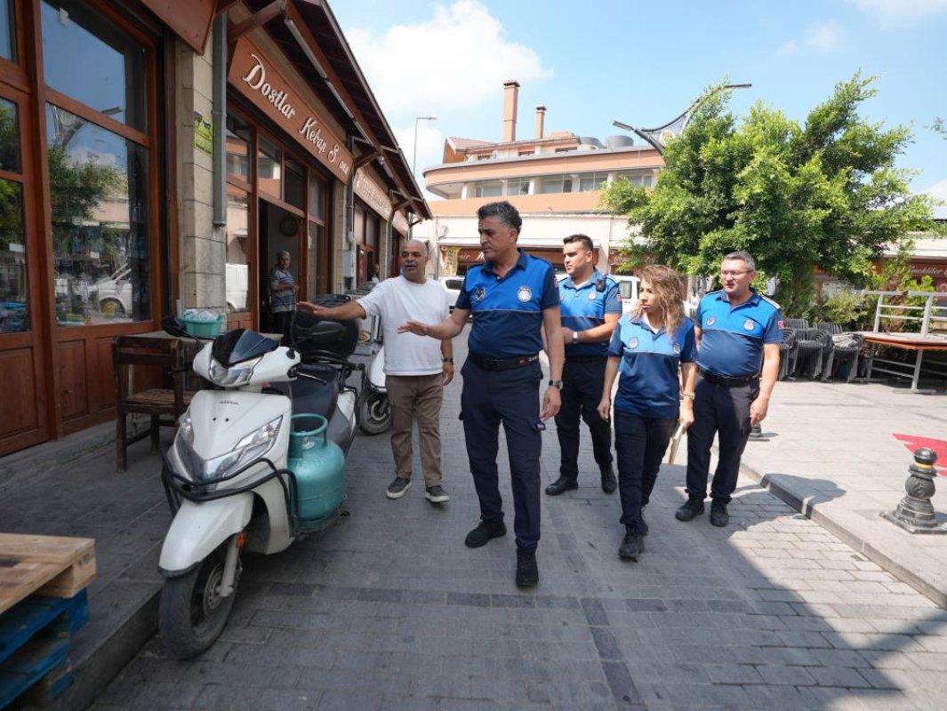 Tarsus'ta Zabıtadan Esnafa Ortak Kullanım Alanı Bilgilendirmesi