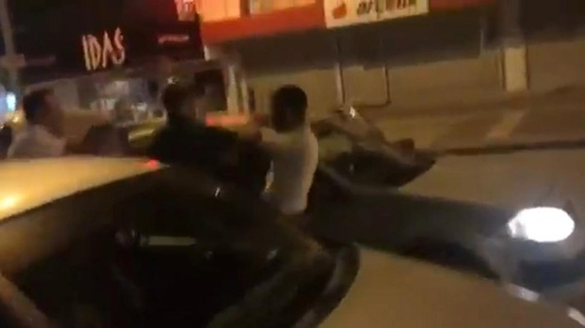 Ankara'da İki Sürücü Trafikte Yumruklu Kavga Etti