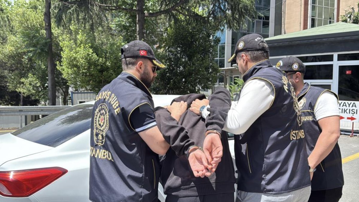 İstanbul'da Haraç İstedikleri İş Yerlerini Kurşunlayan Ve Tehditte Bulunan 5 Şüpheli Adliyeye Sevk Edildi