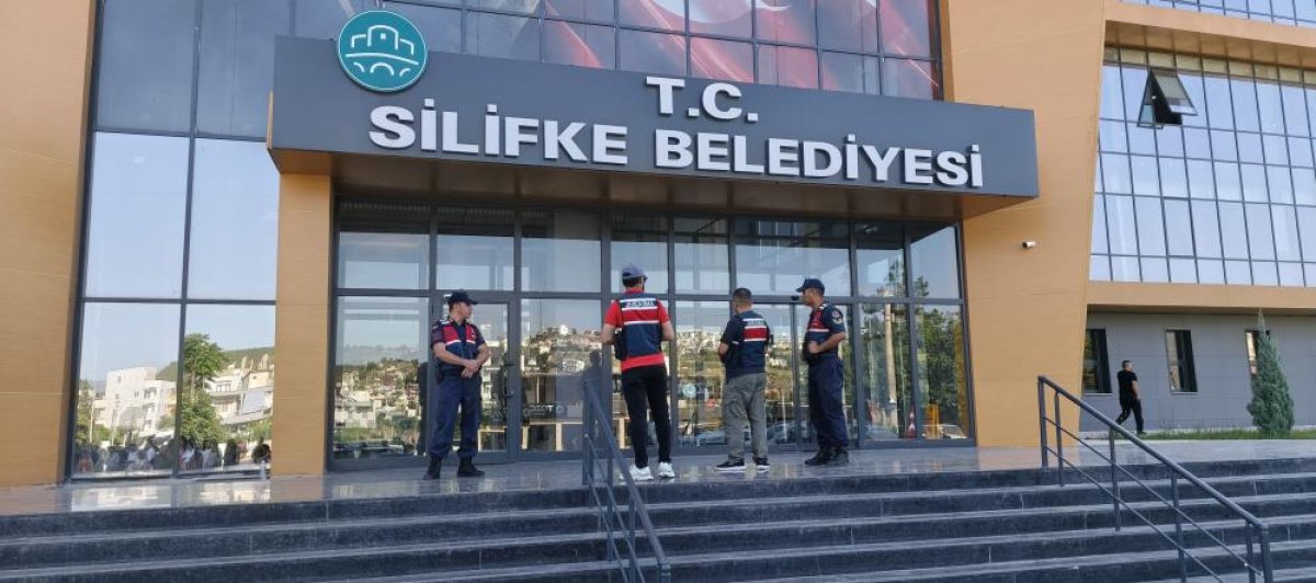 Mersin'in Silifke Belediyesi'ne Operasyon: Başkan Dahil Çok Sayıda İsme Gözaltı