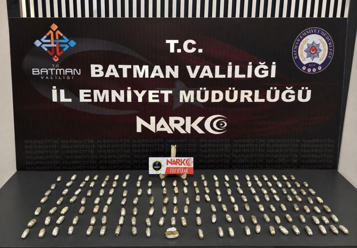 Yolcunun Midesinden 1 Kilo 308 Gram Esrar Çıktı