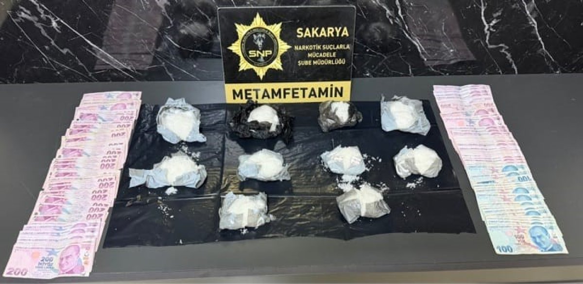 İstanbul'dan Yola Çıktı, Gişelerde Yakayı Ele Verdi: 1 Kilo Metamfetamin Ele Geçirildi