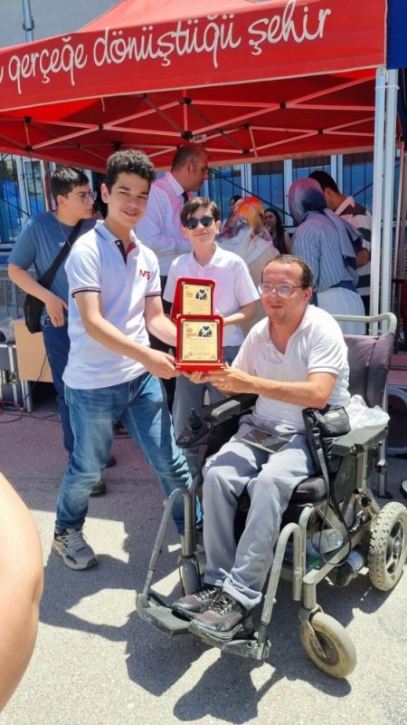 Eskişehir Mehmet Gedik Ortaokulu’nda ‘mavi kapaklar’ umuda dönüştü