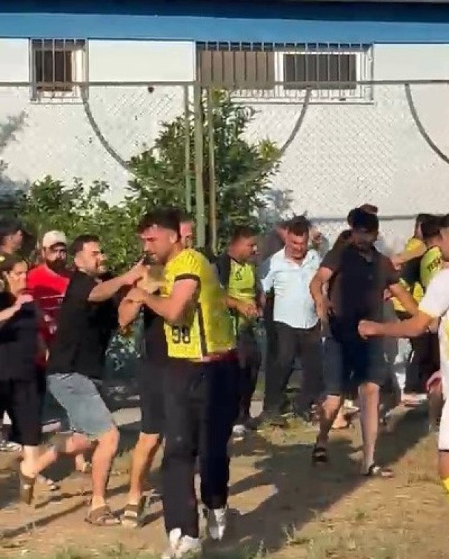 Tarsus'ta köyler arası futbol turnuvasında maç sonu kavgası