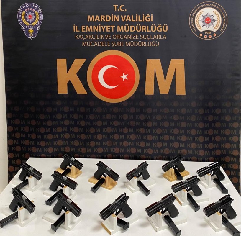 Mardin'de 13 Ruhsatsız Tabanca Ele Geçirildi