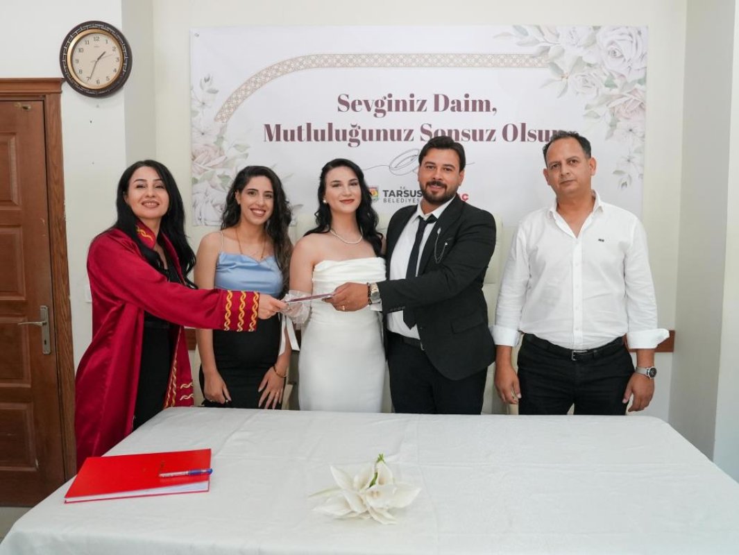 Tarsus'ta 26.06.2026 Yoğunluğu: Nikah Salonunda 20 Çiftin Mutluluğu