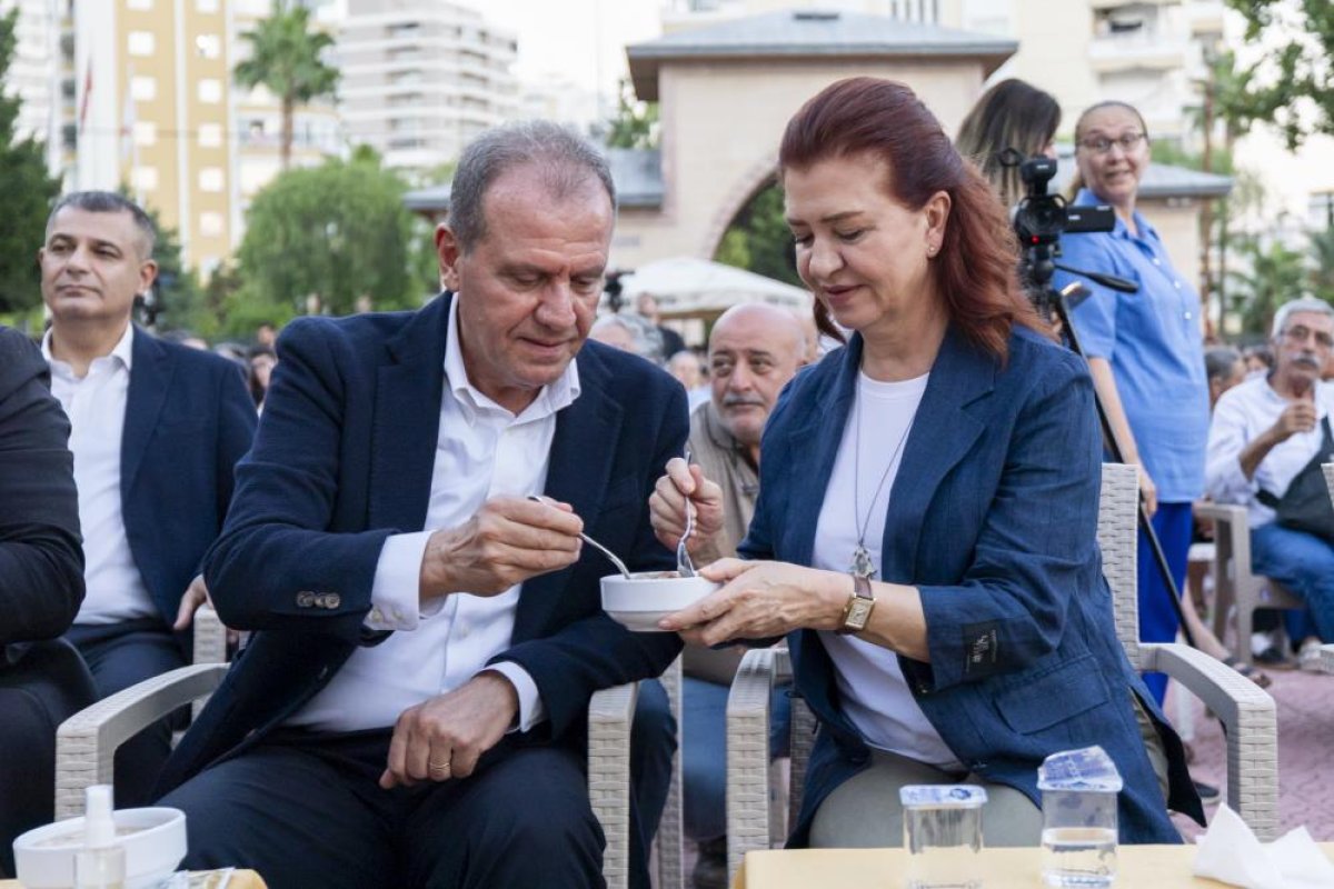 Mersin'de Geleneksel Aşure Programı Yoğun Katılımla Düzenlendi