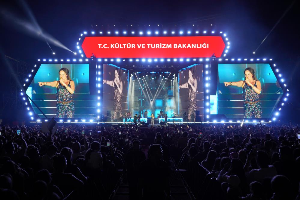 Samsun'da Bengü konseri