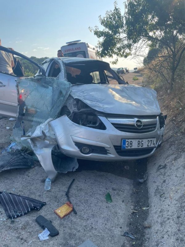 Balıkesir'de şarampole uçan otomobilde 1 kişi yaralandı