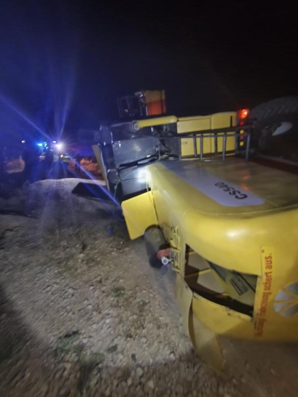 Siirt’te biçerdöver devrildi, sürücü yaralandı