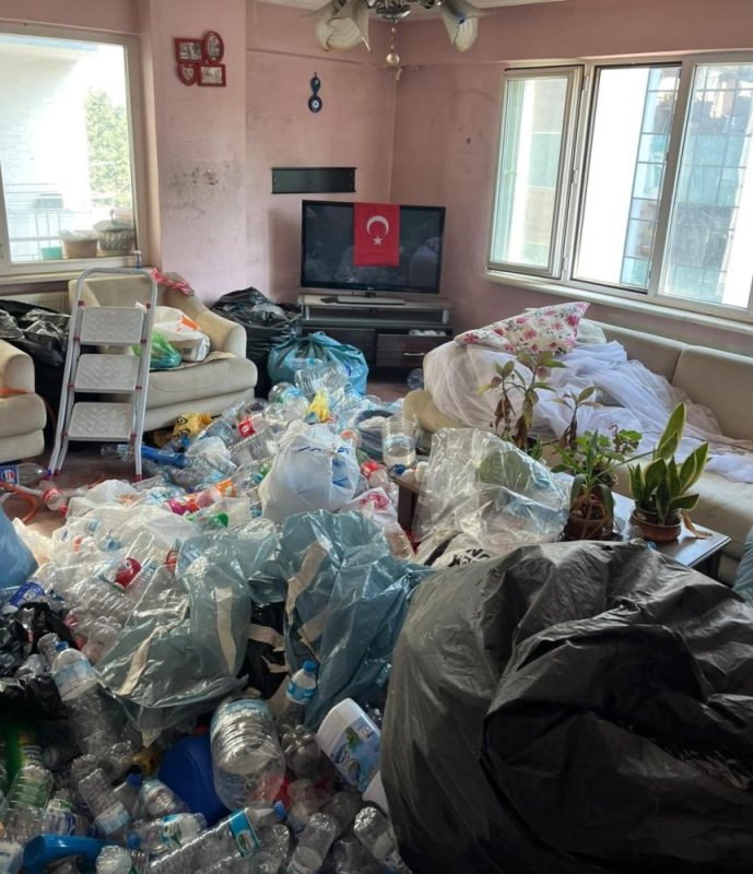 Osmangazi’de çöp evden 2,5 ton geri dönüşüm atığı çıkarıldı