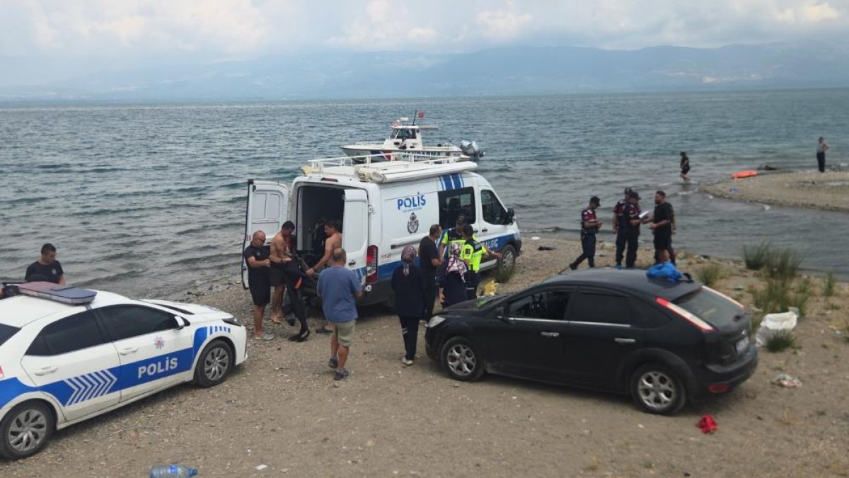  İznik Gölü'nde kaybolan 2 gencin cansız bedenine ulaşıldı