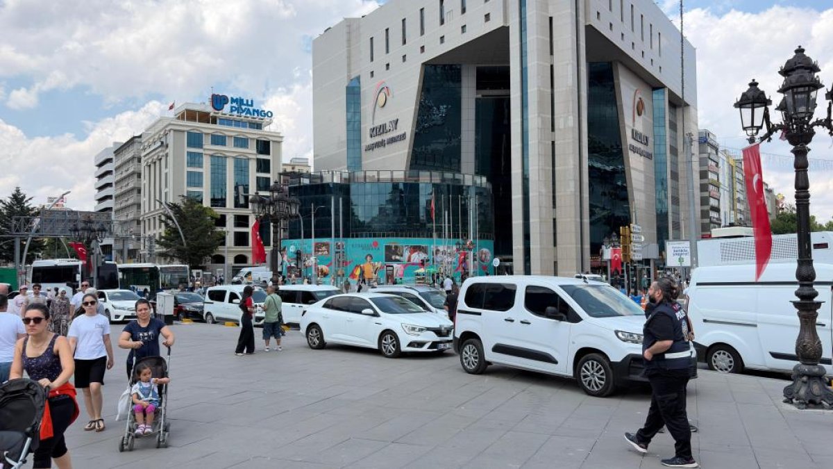 NATO Zirvesi öncesi Kızılay Meydanı'nda geniş güvenlik önlemleri