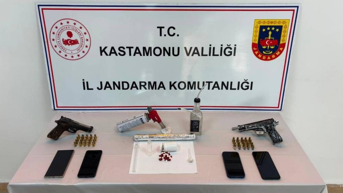 Kastamonu'da uyuşturucu operasyonlarında yakalanan 3 şüpheli tutuklandı