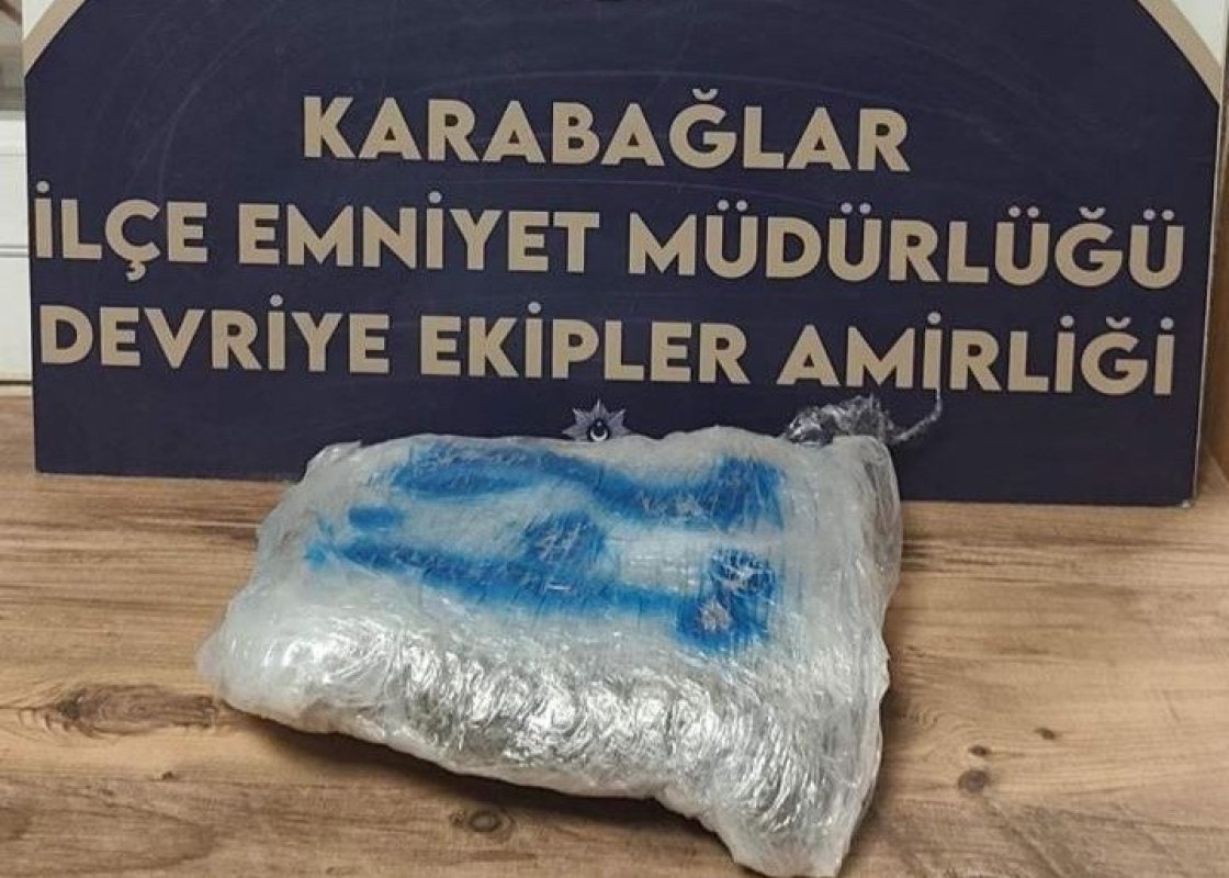  Polisten kaçan motosikletliden 1 kilo 200 gram uyuşturucu çıktı
