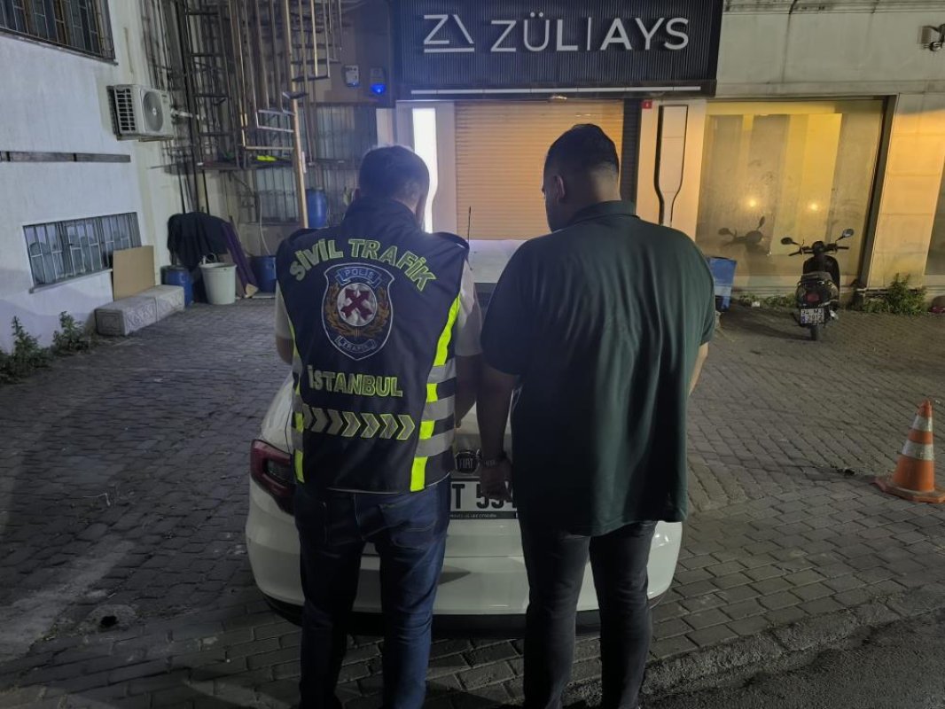  Plakasız lüks aracıyla drift atan maganda kameraya yansıdı