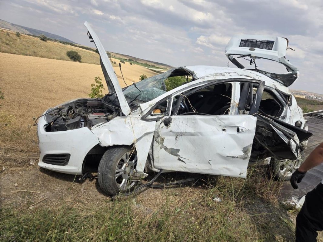  Ankara’da otomobil şarampole yuvarlandı: 3 yaralı