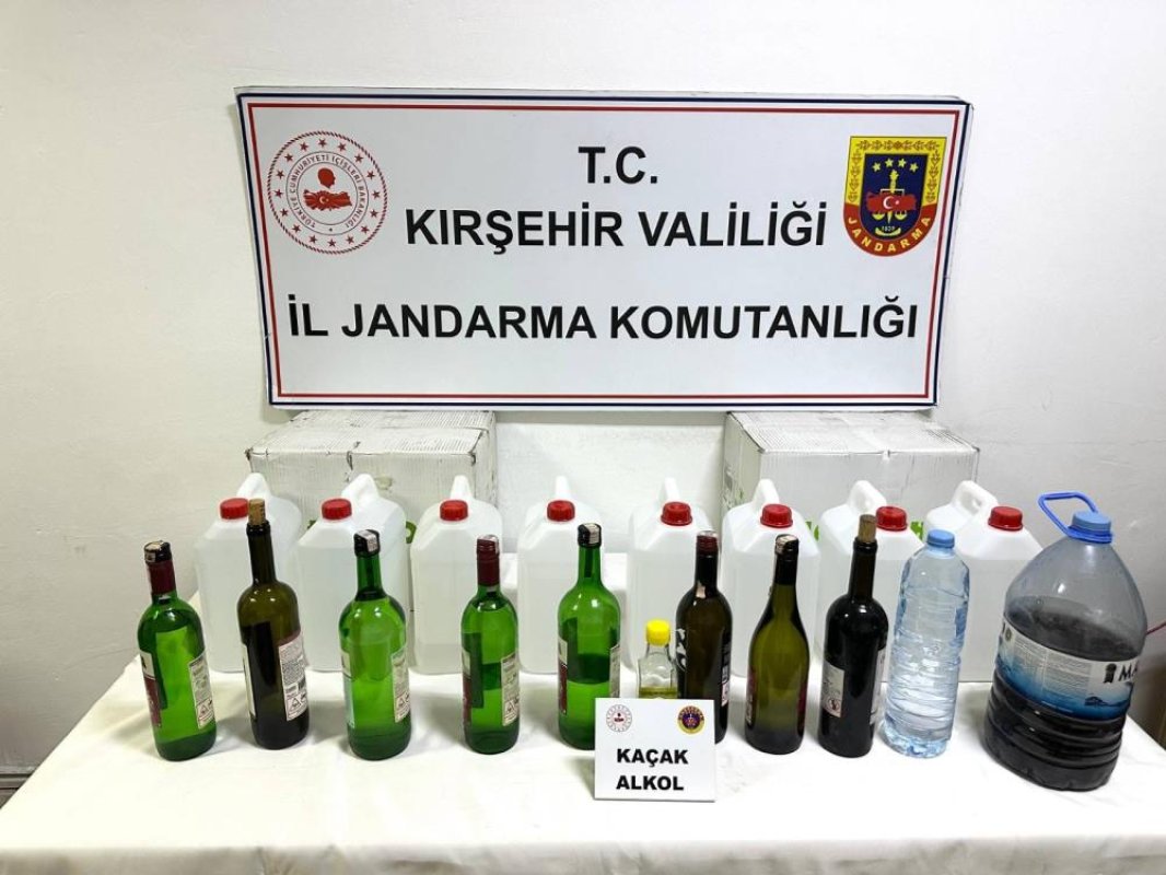 Kırşehir'de 48 litre kaçak alkol ve el yapımı içki ele geçirildi