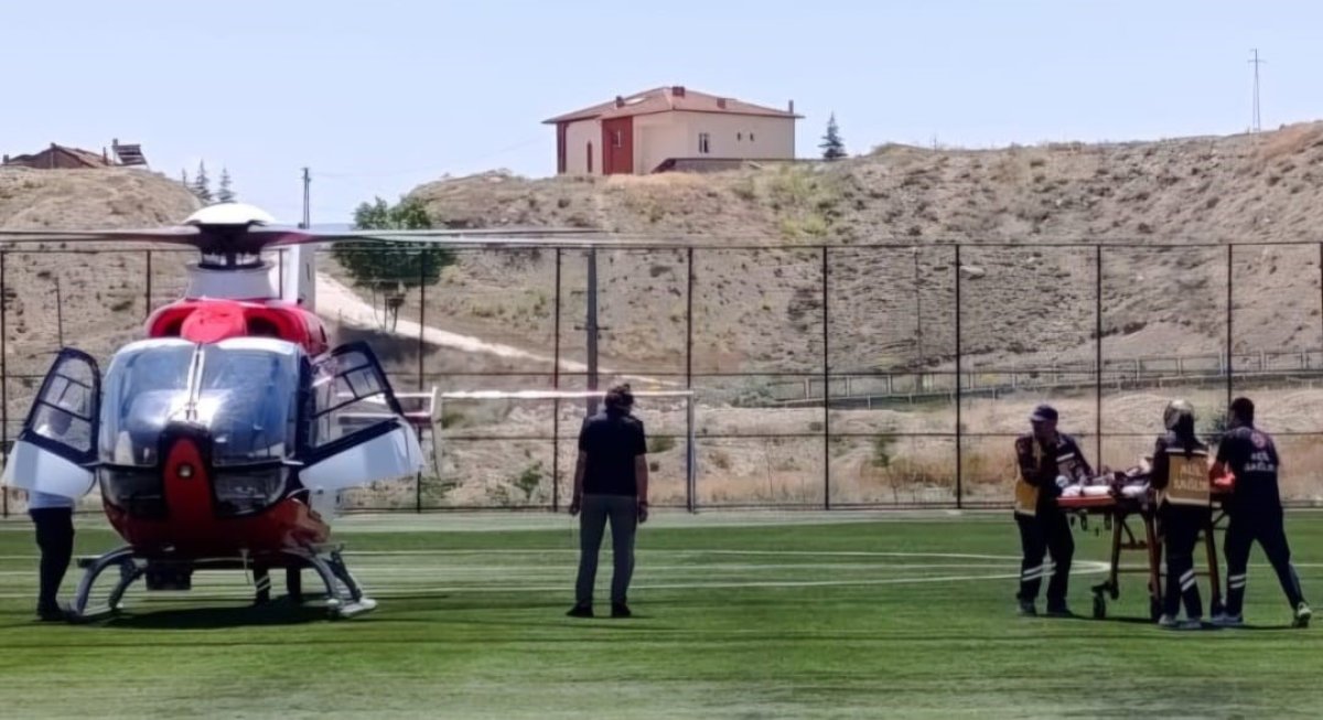 Darende'de evde düşen 98 yaşındaki kadın hava ambulansıyla Malatya'ya sevk edildi