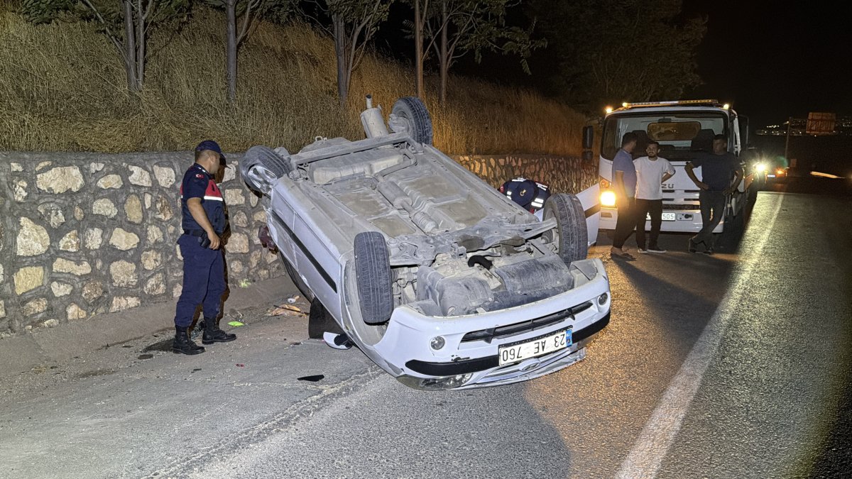 Otomobil istinat duvarına çarparak takla attı: 2 yaralı