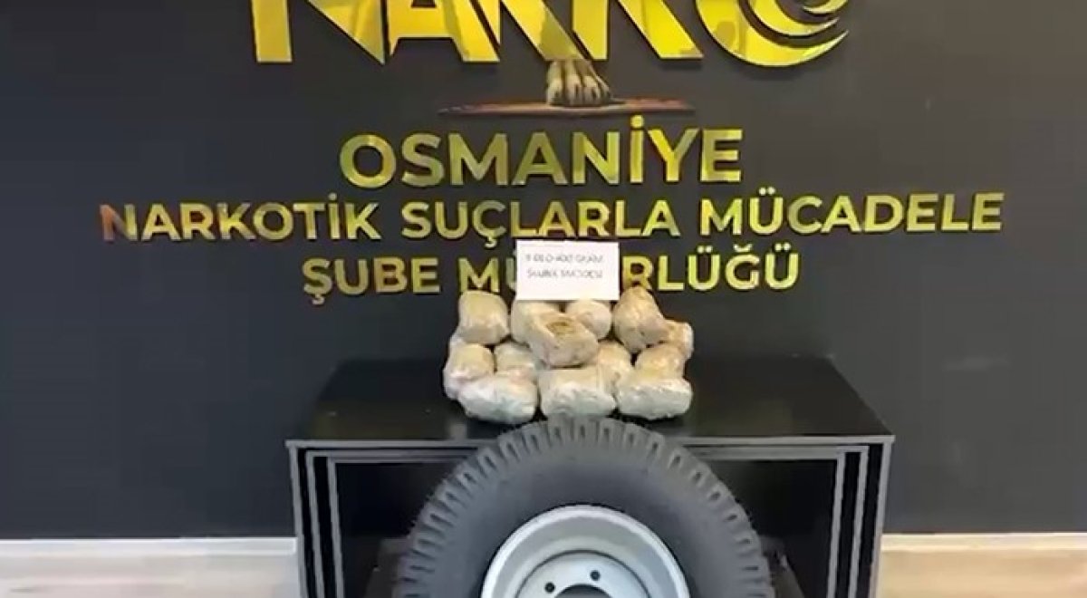 Yedek lastiğe saklanan uyuşturucuyu 'Jardi' buldu