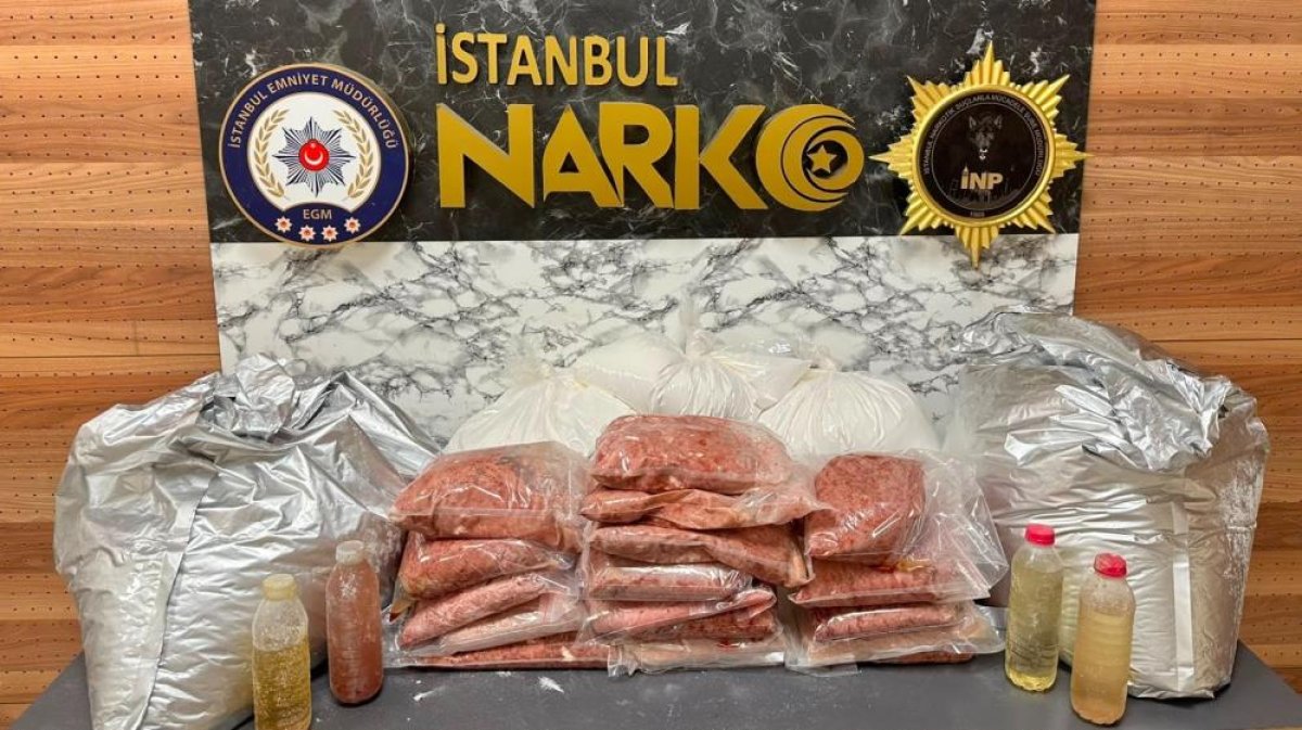 Bayrampaşa'da uyuşturucu imalathanesine baskın: 107 kilogram kimyasal madde ele geçirildi