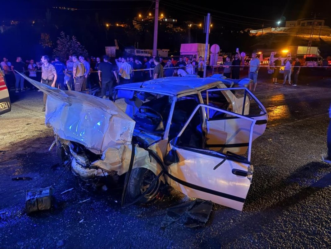 Tofaş, kağıt gibi ezildi: 1 ölü, 3 yaralı