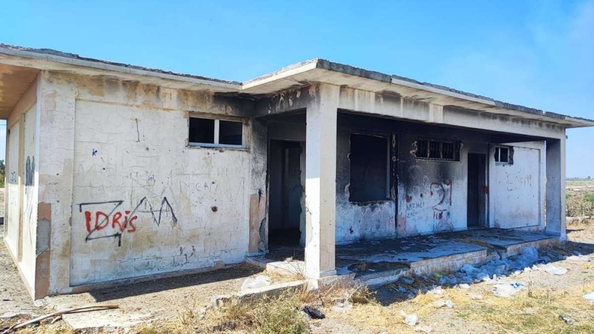 Havuz çürümeye terk edildi, çocuklar kanallarda boğuluyor