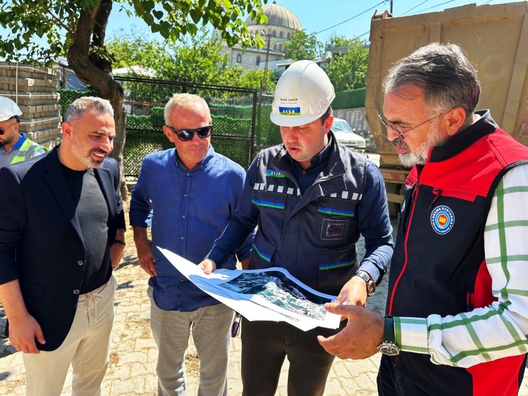 Başkan Erol, Burhaniye Mahallesi'ndeki doğalgaz çalışmalarını yerinde inceledi