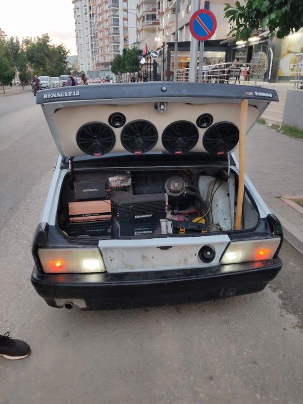 Yüksek sesli müzik ve abartı egzozla araç kullanan sürücülere 113 bin 719 TL ceza