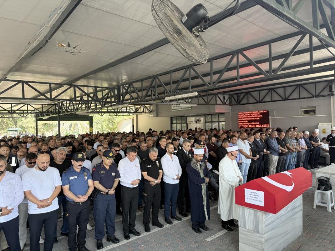  Kalp krizi sonucu hayatını kaybeden polis memuru son yolculuğuna uğurlandı