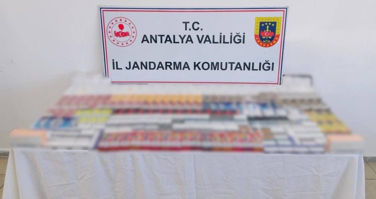Kemer'de çok sayıda kaçak ürün ele geçirildi