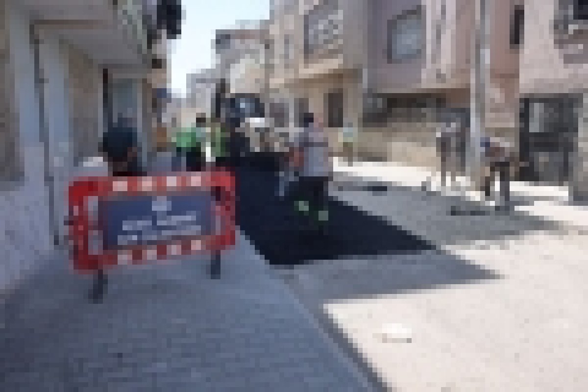 Akdeniz'de yol ve kaldırım çalışmaları aralıksız sürüyo