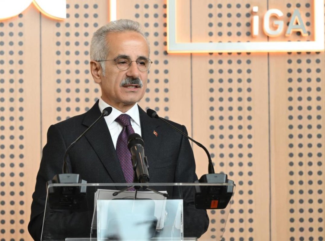  Bakan Uraloğlu: "İstanbul Havalimanı'mızın 4’üncü ana pistinde çalışmalarımızda son aşamaya geldik"