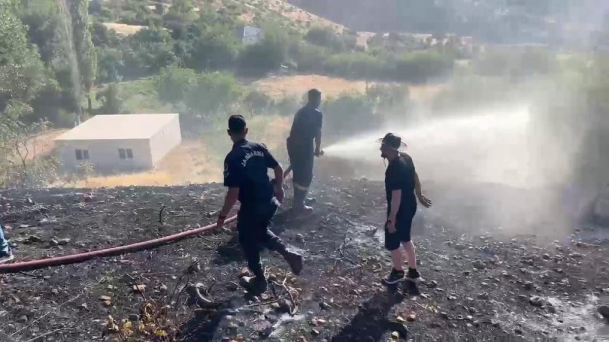 Örtü yangını söndürüldü