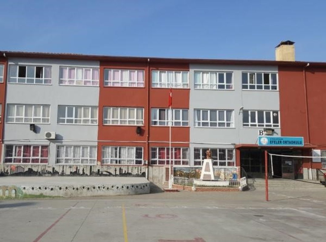 Efeler'de iki okulun binası boşaltıldı