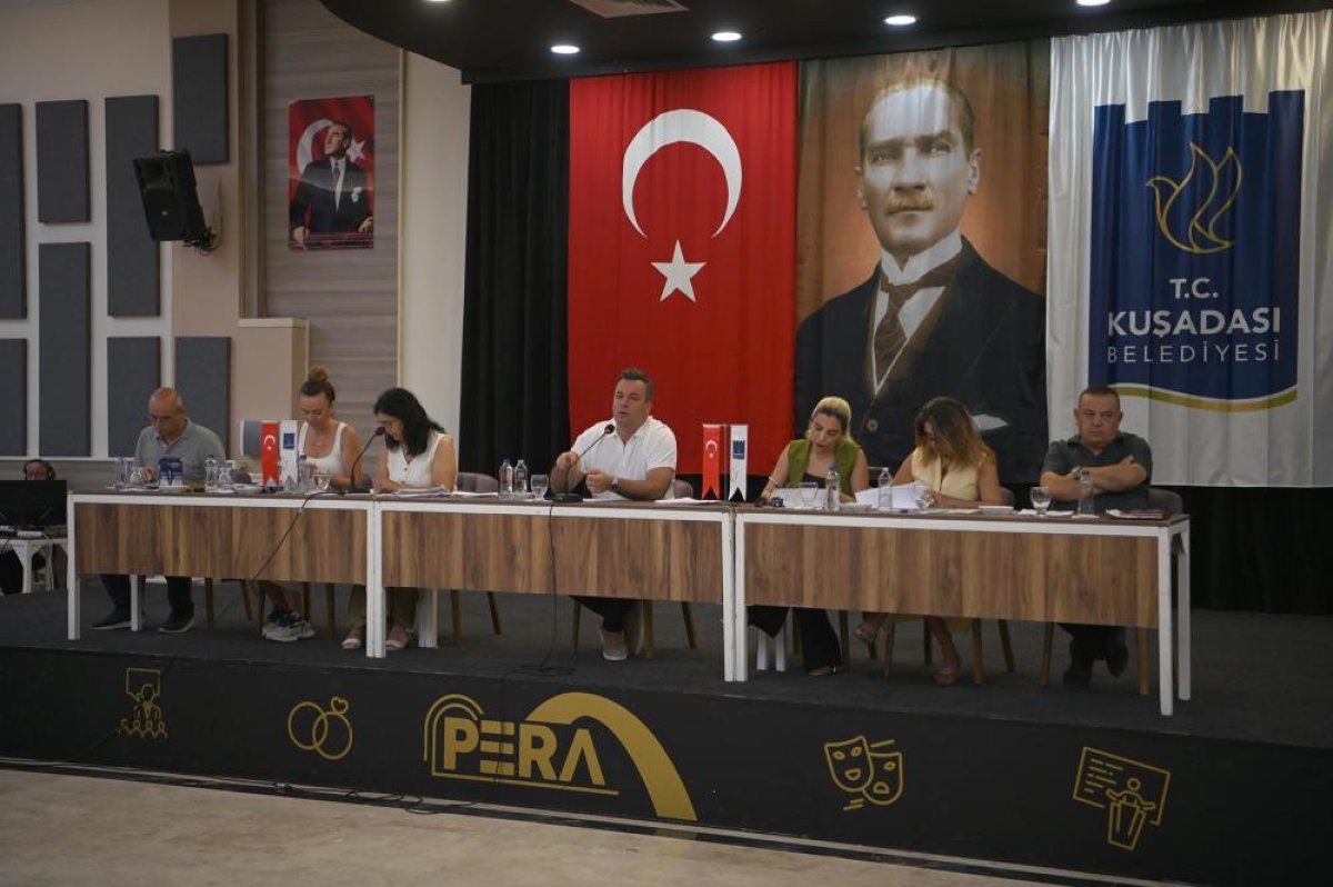 Kuşadası Meclisi'nde komisyonlar yenilendi, yeni projelere onay çıktı