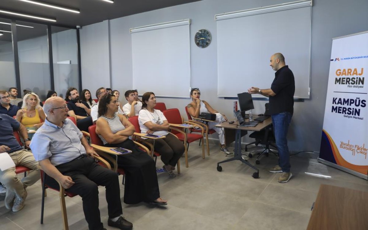 Mersin’de gençler dijital kariyer için LinkedIn eğitimi aldı