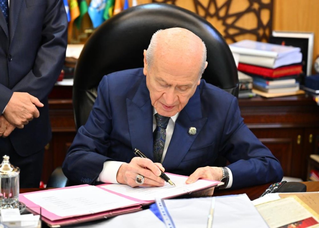 MHP'den Bahçeli'nin "Terörsüz Türkiye" için attığı imzaya vurgu