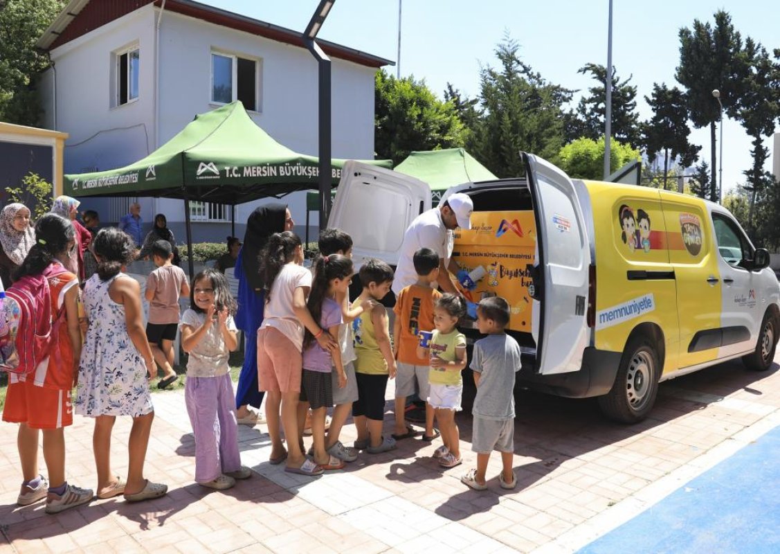 Mersin'de yaz sıcaklarında 163 bin bardak limonata dağıtıldı